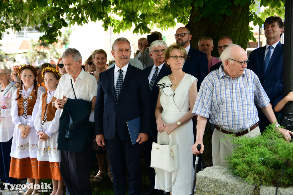 Święto patronki Tucholi / W KOŚCIELE i PRZED POMNIKIEM