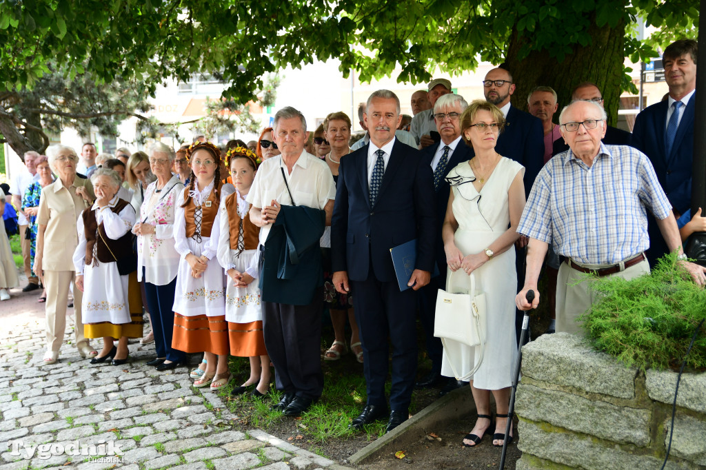 Święto patronki Tucholi / W KOŚCIELE i PRZED POMNIKIEM