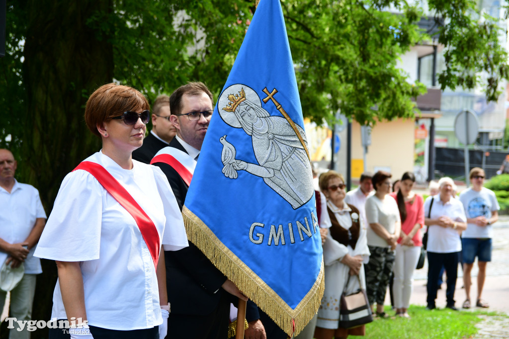 Święto patronki Tucholi / W KOŚCIELE i PRZED POMNIKIEM