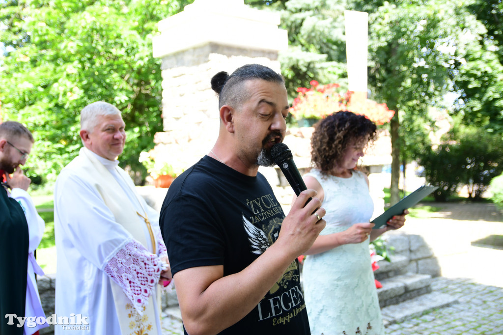 Święto patronki Tucholi / W KOŚCIELE i PRZED POMNIKIEM