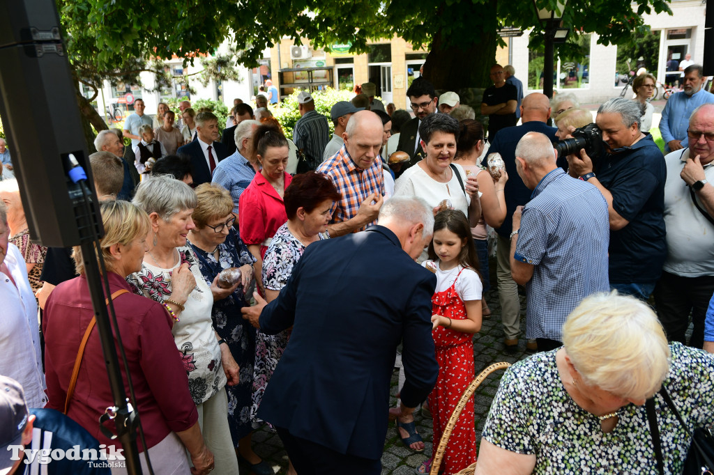 Święto patronki Tucholi / W KOŚCIELE i PRZED POMNIKIEM