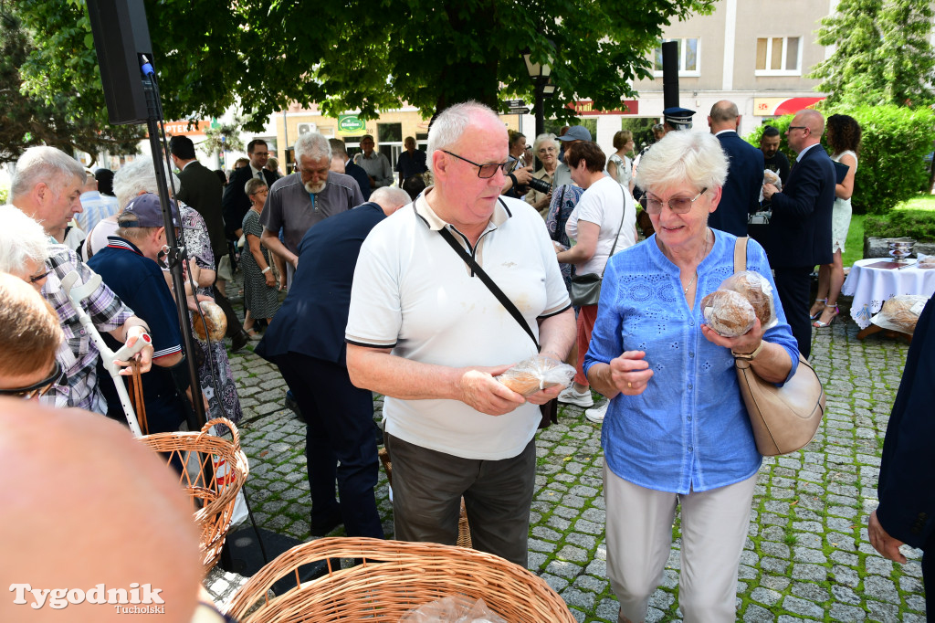 Święto patronki Tucholi / W KOŚCIELE i PRZED POMNIKIEM