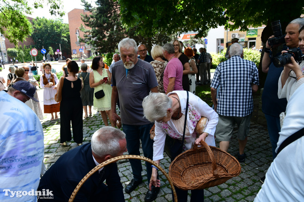 Święto patronki Tucholi / W KOŚCIELE i PRZED POMNIKIEM