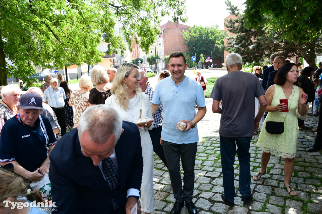 Święto patronki Tucholi / W KOŚCIELE i PRZED POMNIKIEM