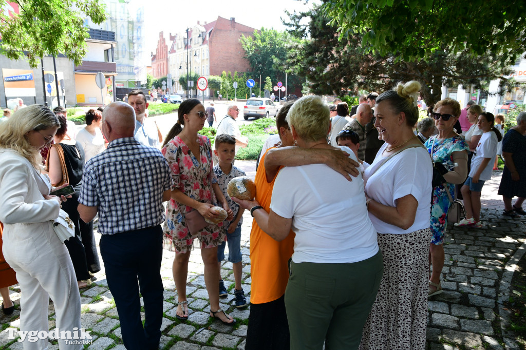 Święto patronki Tucholi / W KOŚCIELE i PRZED POMNIKIEM