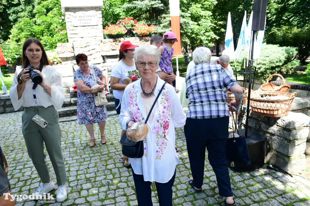 Święto patronki Tucholi / W KOŚCIELE i PRZED POMNIKIEM