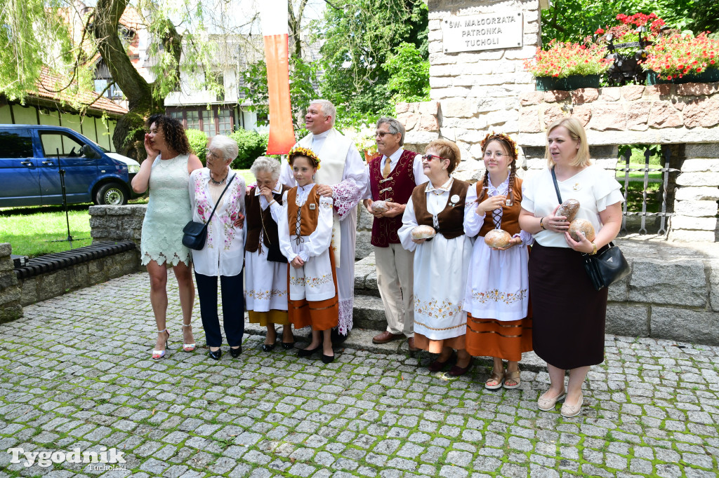Święto patronki Tucholi / W KOŚCIELE i PRZED POMNIKIEM