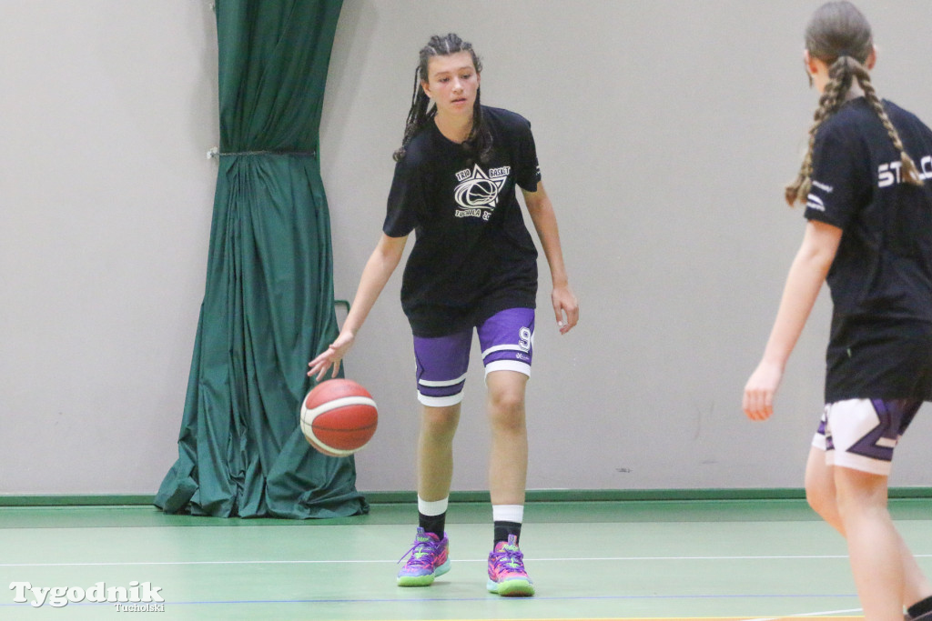 Trio Basket w Tucholi - kilka godzin w hali sportowej rządziła koszykówka.
