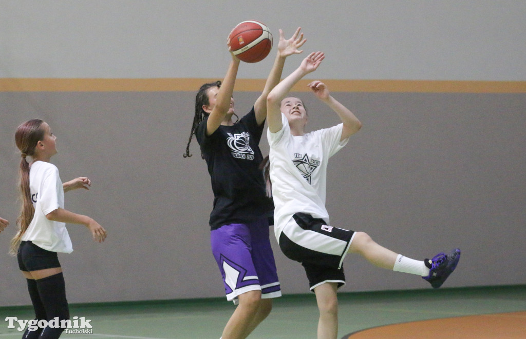 Trio Basket w Tucholi - kilka godzin w hali sportowej rządziła koszykówka.