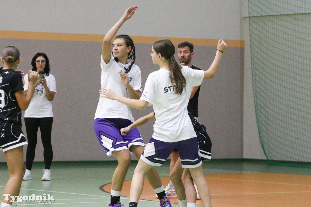 Trio Basket w Tucholi - kilka godzin w hali sportowej rządziła koszykówka.
