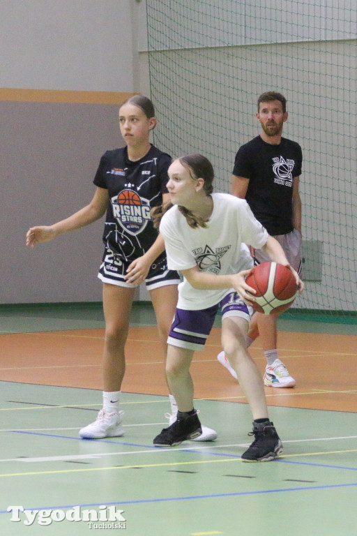 Trio Basket w Tucholi - kilka godzin w hali sportowej rządziła koszykówka.