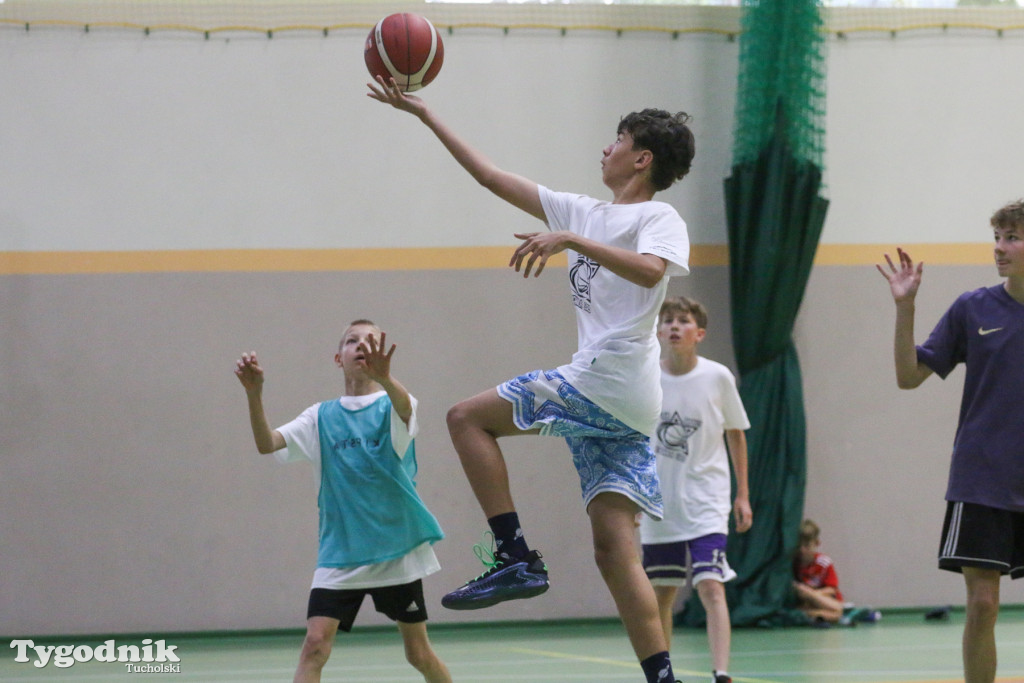 Trio Basket w Tucholi - kilka godzin w hali sportowej rządziła koszykówka.