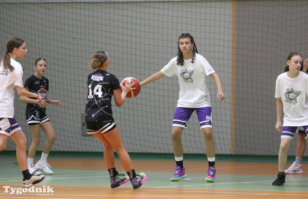 Trio Basket w Tucholi - kilka godzin w hali sportowej rządziła koszykówka.