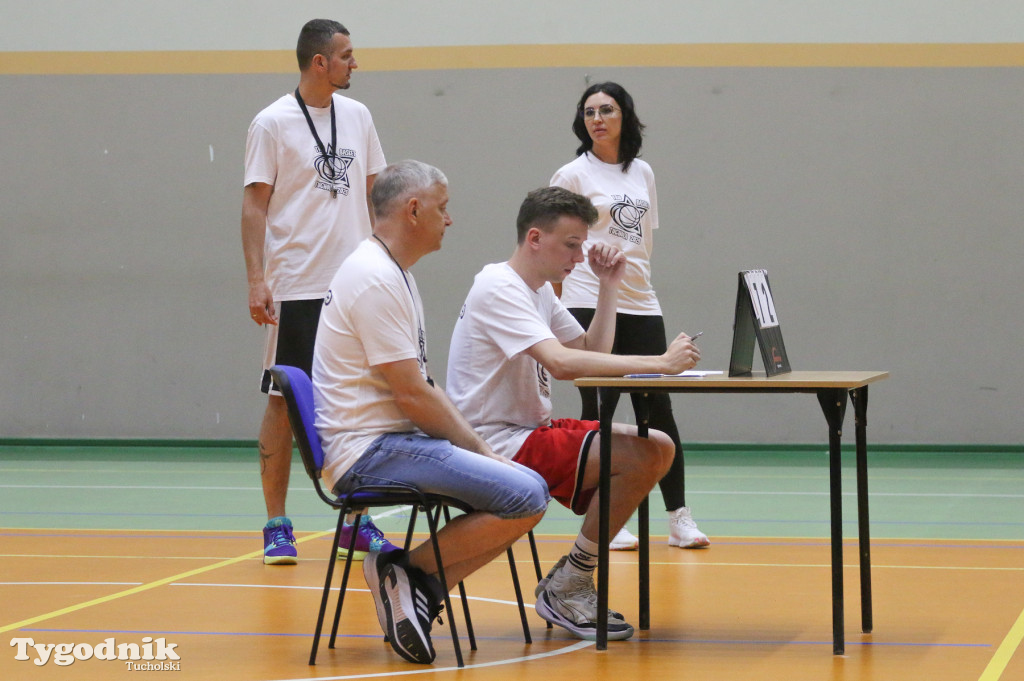 Trio Basket w Tucholi - kilka godzin w hali sportowej rządziła koszykówka.
