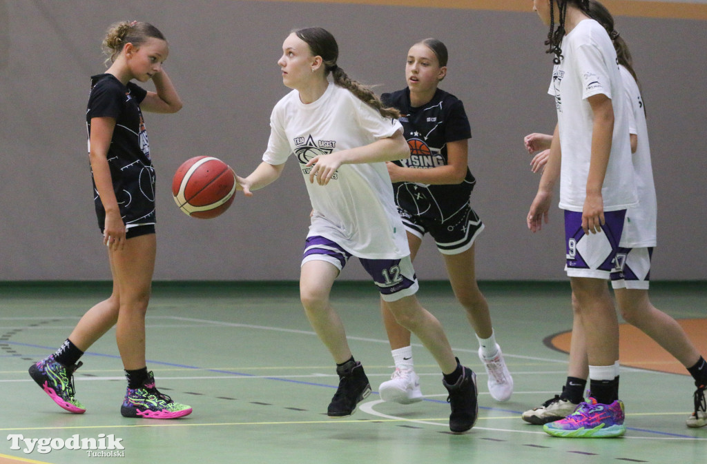 Trio Basket w Tucholi - kilka godzin w hali sportowej rządziła koszykówka.