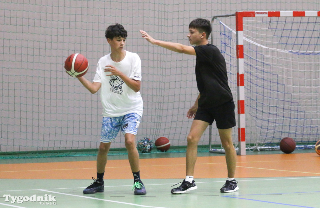 Trio Basket w Tucholi - kilka godzin w hali sportowej rządziła koszykówka.