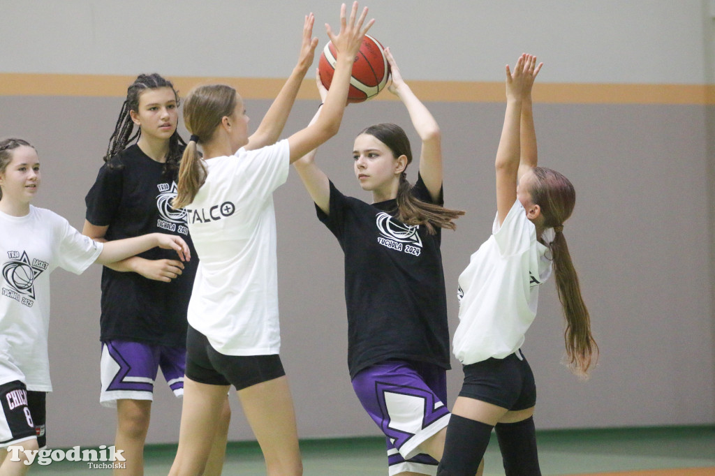 Trio Basket w Tucholi - kilka godzin w hali sportowej rządziła koszykówka.