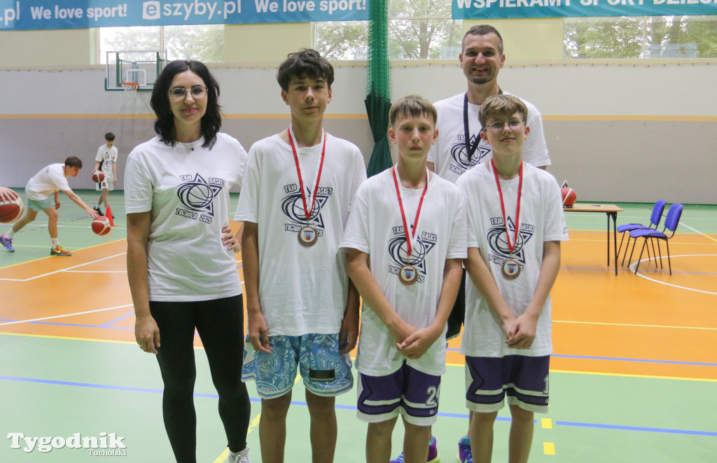 Trio Basket w Tucholi - kilka godzin w hali sportowej rządziła koszykówka.