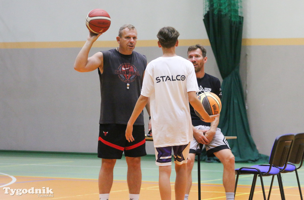 Trio Basket w Tucholi - kilka godzin w hali sportowej rządziła koszykówka.