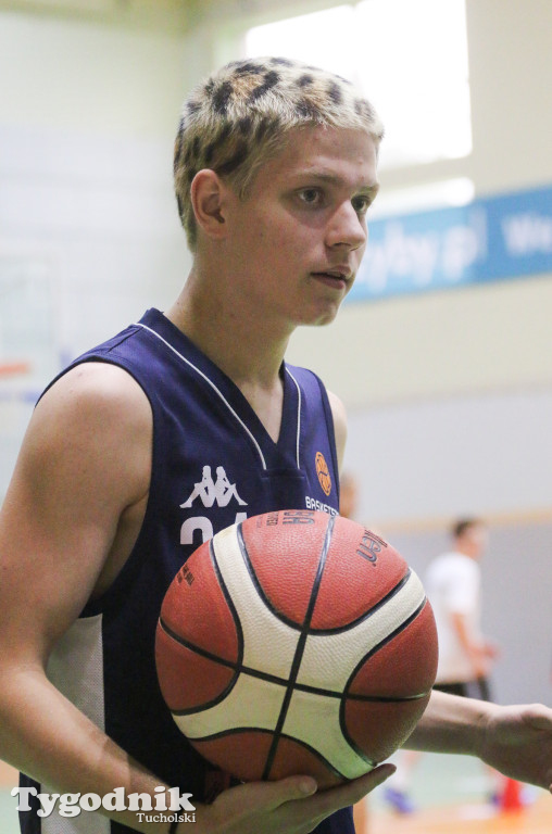 Trio Basket w Tucholi - kilka godzin w hali sportowej rządziła koszykówka.