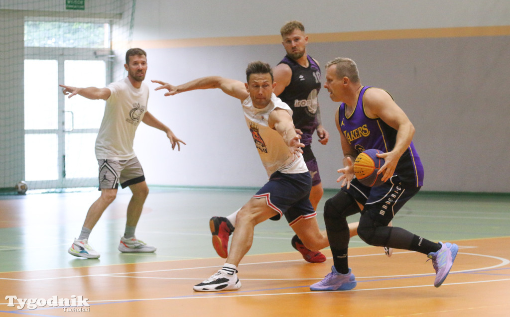 Trio Basket w Tucholi - kilka godzin w hali sportowej rządziła koszykówka.