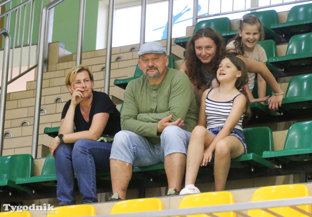 Trio Basket w Tucholi - kilka godzin w hali sportowej rządziła koszykówka.