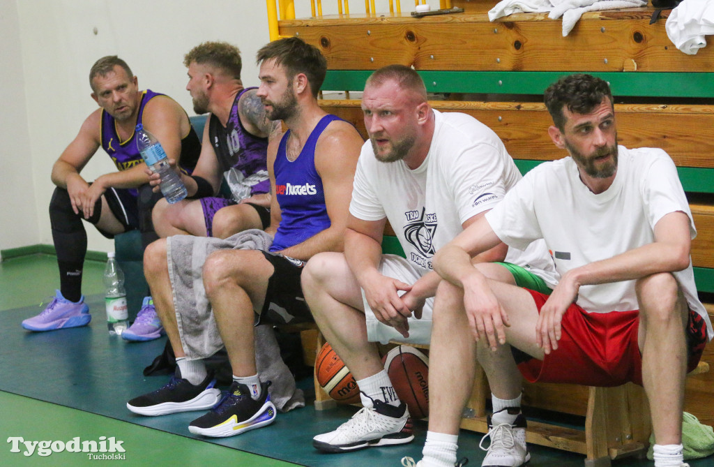 Trio Basket w Tucholi - kilka godzin w hali sportowej rządziła koszykówka.