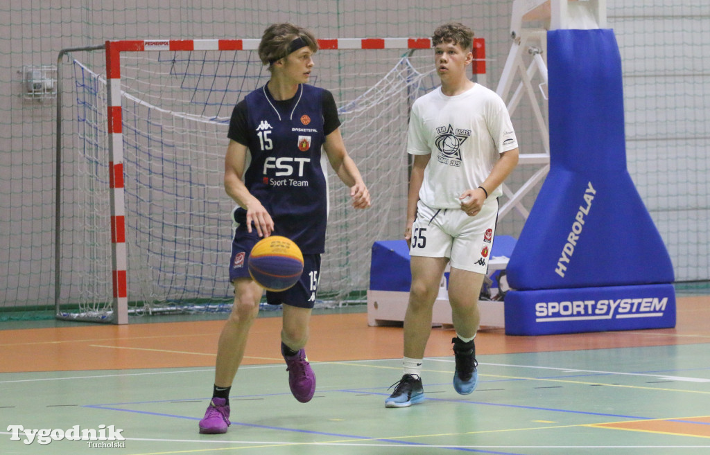 Trio Basket w Tucholi - kilka godzin w hali sportowej rządziła koszykówka.