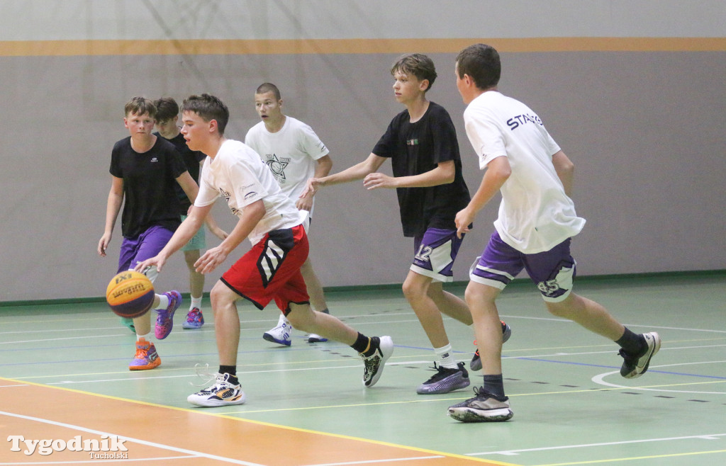 Trio Basket w Tucholi - kilka godzin w hali sportowej rządziła koszykówka.