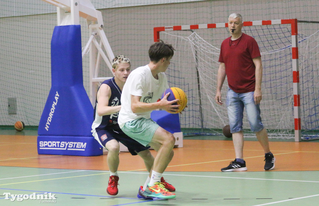 Trio Basket w Tucholi - kilka godzin w hali sportowej rządziła koszykówka.