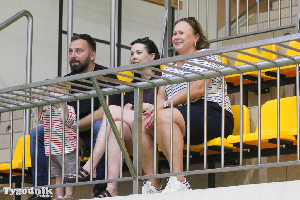 Trio Basket w Tucholi - kilka godzin w hali sportowej rządziła koszykówka.