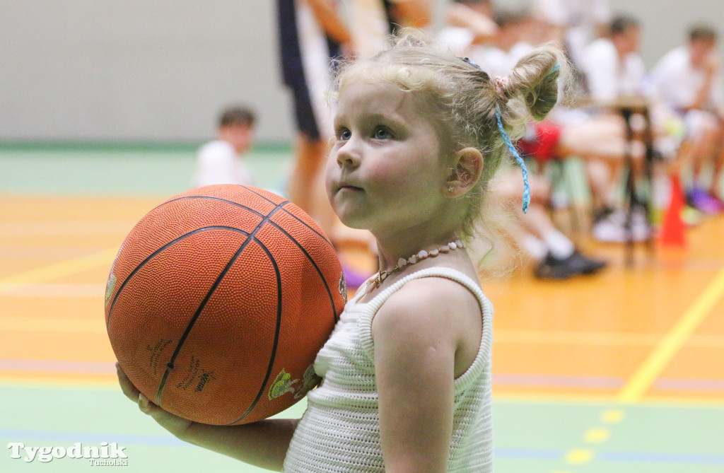 Trio Basket w Tucholi - kilka godzin w hali sportowej rządziła koszykówka.