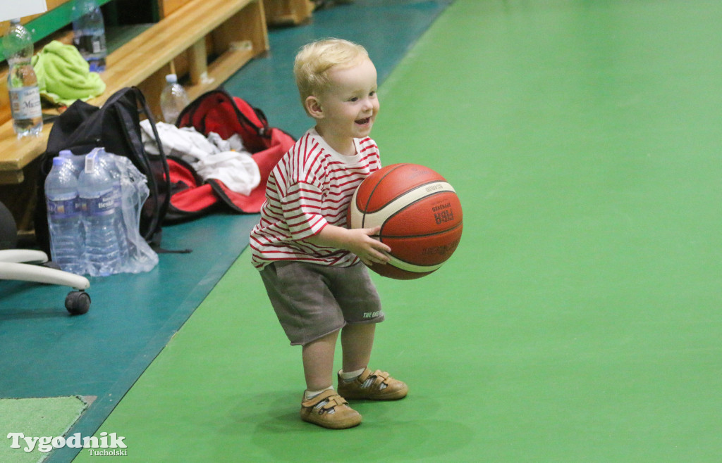 Trio Basket w Tucholi - kilka godzin w hali sportowej rządziła koszykówka.