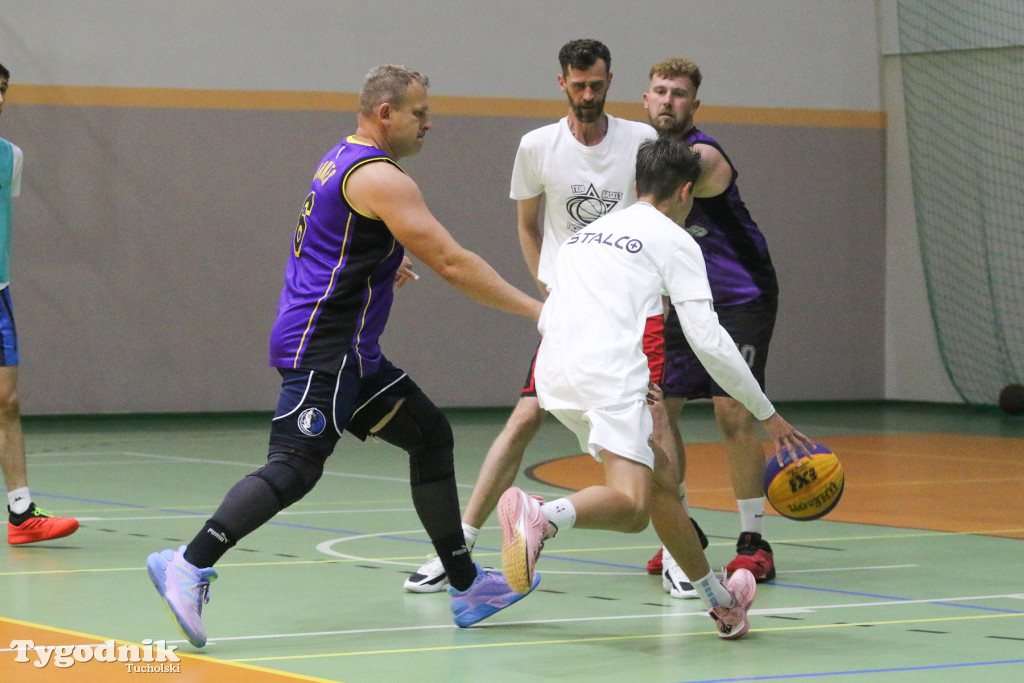 Trio Basket w Tucholi - kilka godzin w hali sportowej rządziła koszykówka.