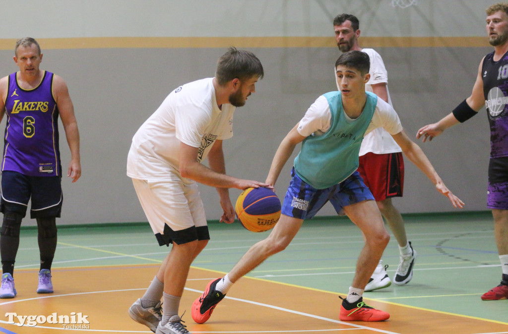 Trio Basket w Tucholi - kilka godzin w hali sportowej rządziła koszykówka.
