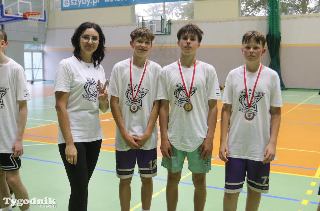 Trio Basket w Tucholi - kilka godzin w hali sportowej rządziła koszykówka.