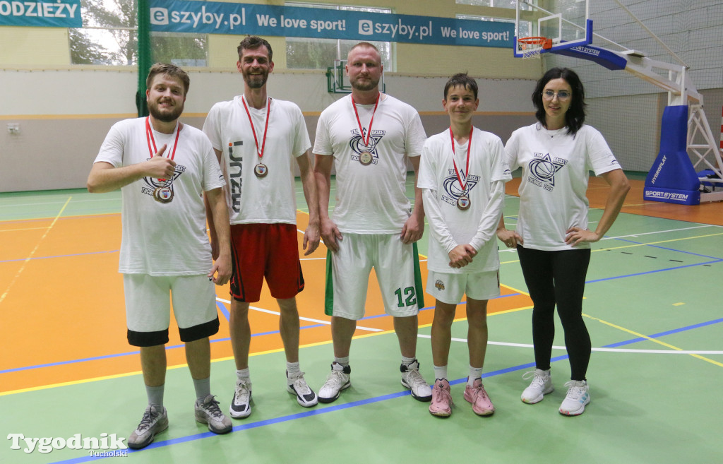Trio Basket w Tucholi - kilka godzin w hali sportowej rządziła koszykówka.