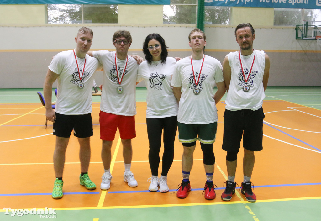 Trio Basket w Tucholi - kilka godzin w hali sportowej rządziła koszykówka.