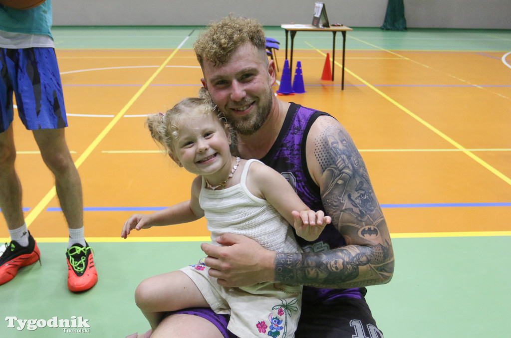 Trio Basket w Tucholi - kilka godzin w hali sportowej rządziła koszykówka.