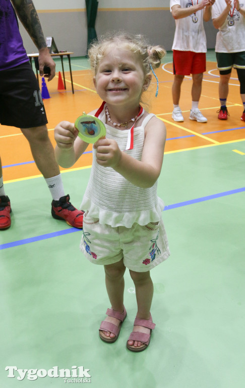 Trio Basket w Tucholi - kilka godzin w hali sportowej rządziła koszykówka.
