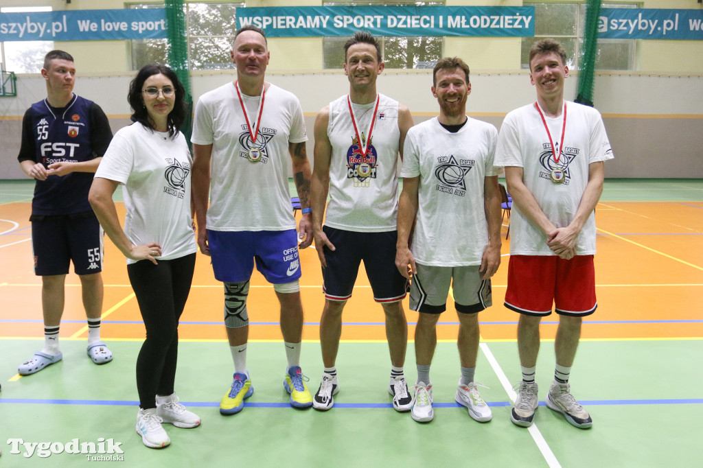 Trio Basket w Tucholi - kilka godzin w hali sportowej rządziła koszykówka.