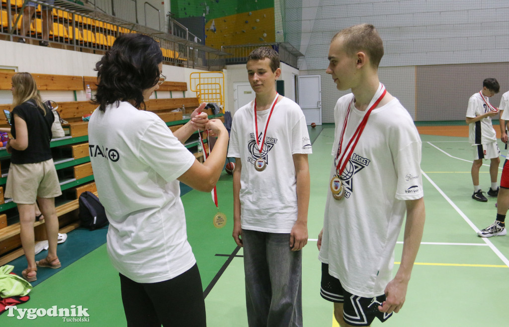 Trio Basket w Tucholi - kilka godzin w hali sportowej rządziła koszykówka.