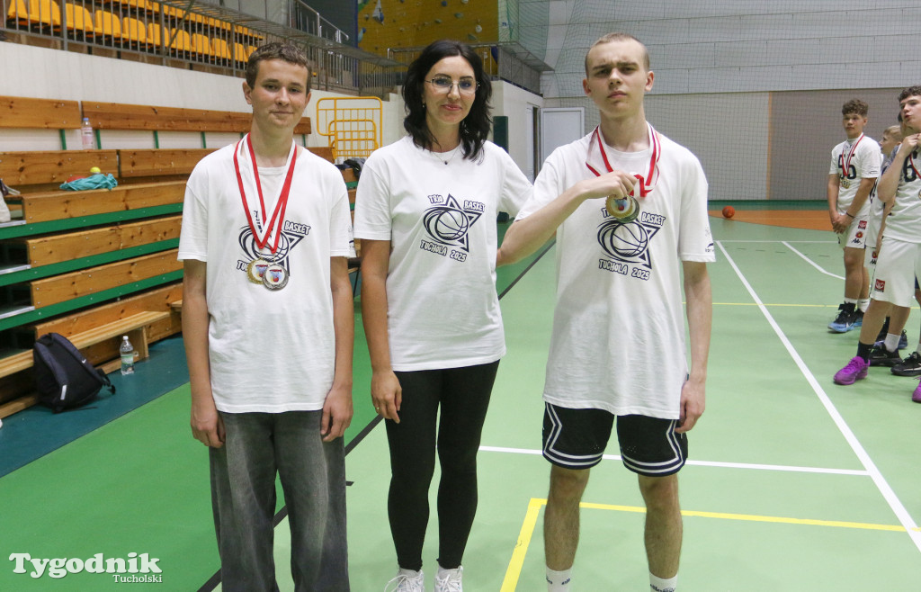 Trio Basket w Tucholi - kilka godzin w hali sportowej rządziła koszykówka.