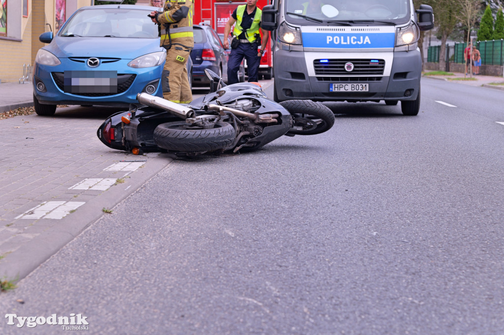 Motocykl i osobówka. Zdarzenie koło szpitala w Tucholi