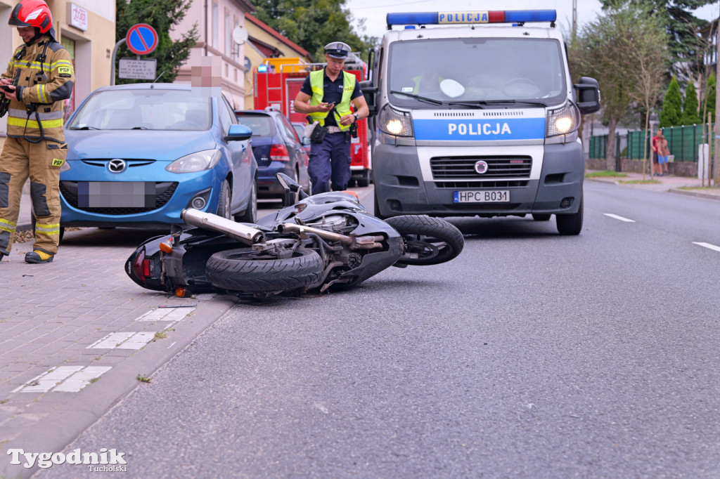 Motocykl i osobówka. Zdarzenie koło szpitala w Tucholi