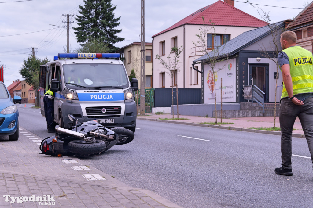 Motocykl i osobówka. Zdarzenie koło szpitala w Tucholi