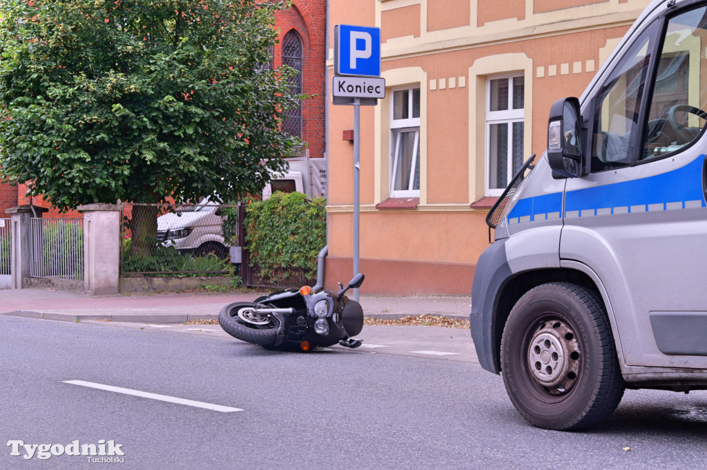 Motocykl i osobówka. Zdarzenie koło szpitala w Tucholi