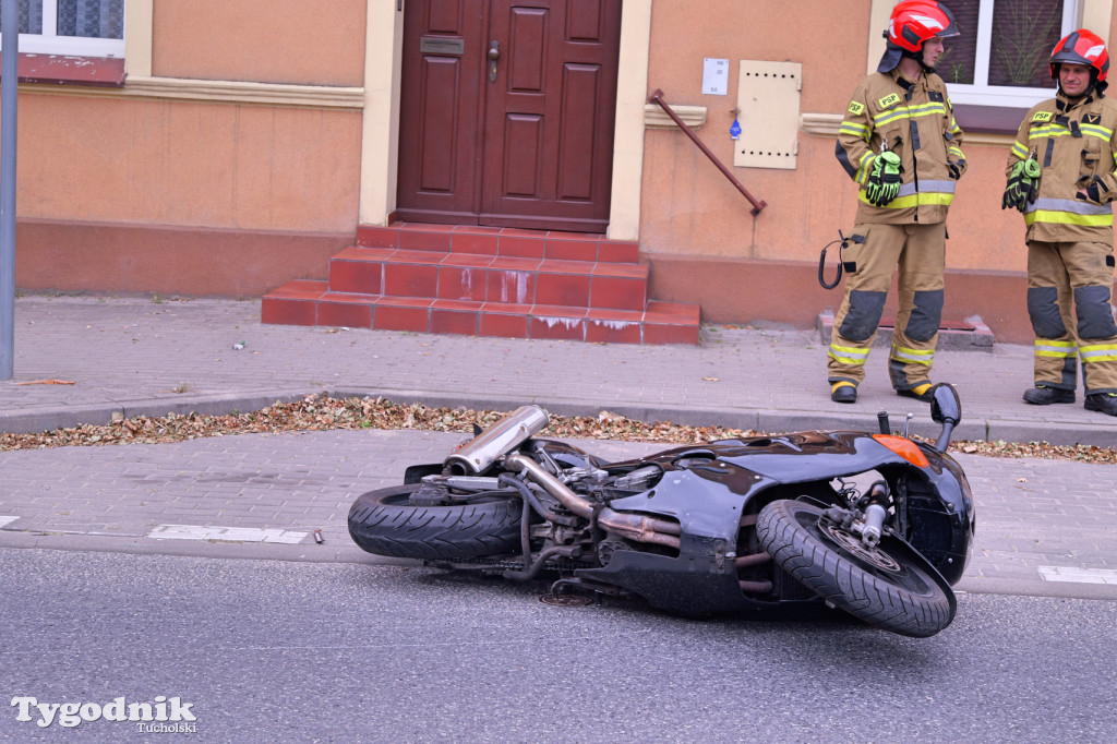 Motocykl i osobówka. Zdarzenie koło szpitala w Tucholi