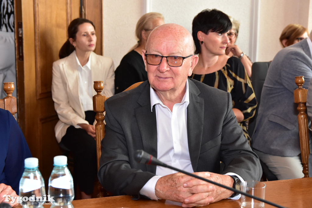 Tuchola: Hanna Szramka przeszła na emeryturę. Wzruszająca uroczystośc w tuchokskim urzędzie