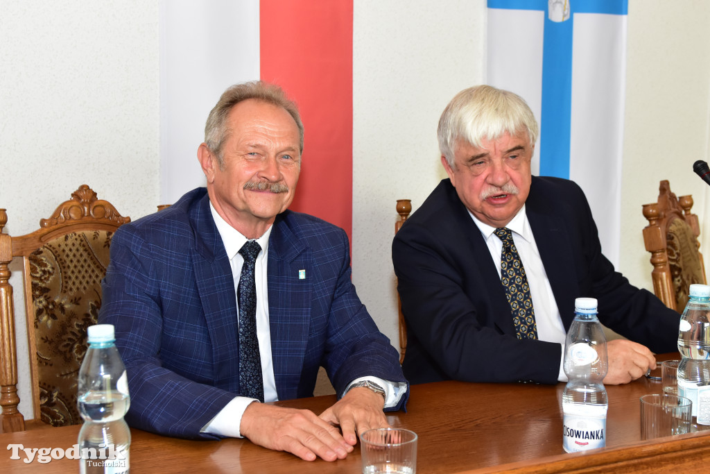 Tuchola: Hanna Szramka przeszła na emeryturę. Wzruszająca uroczystośc w tuchokskim urzędzie